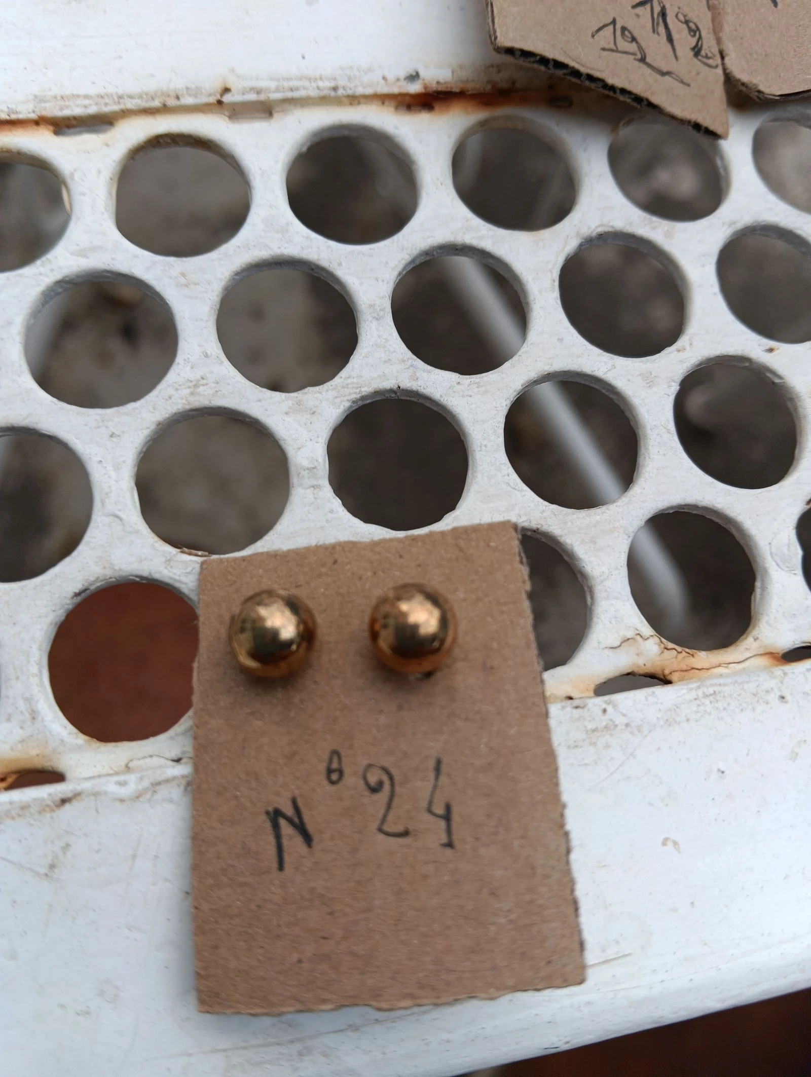 Paire de boucles d oreilles n 24 neuve 